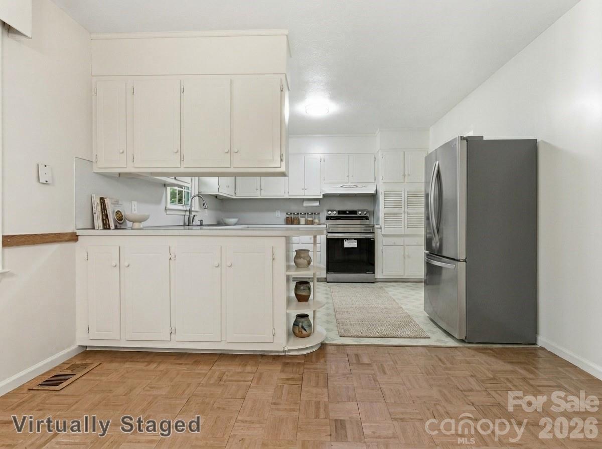 123 Castleton Lane Hendersonville NC 28791