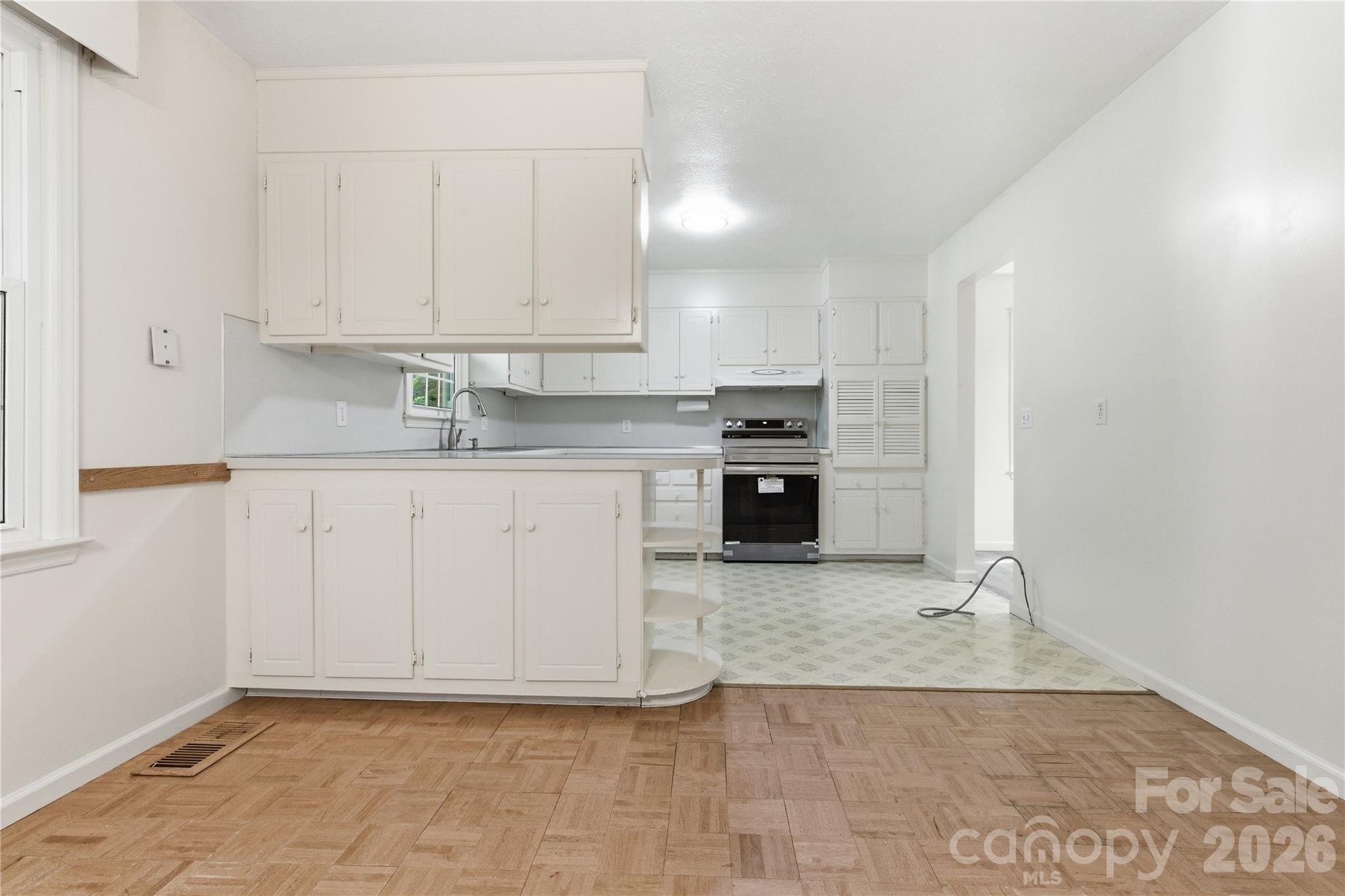 123 Castleton Lane Hendersonville NC 28791