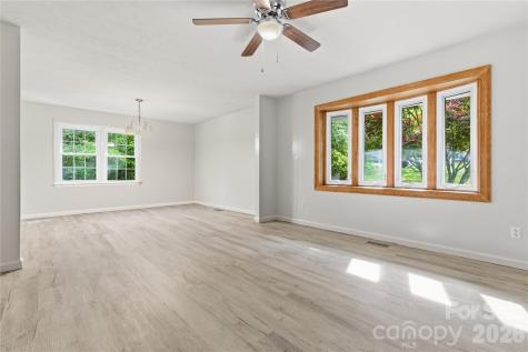 123 Castleton Lane Hendersonville NC 28791