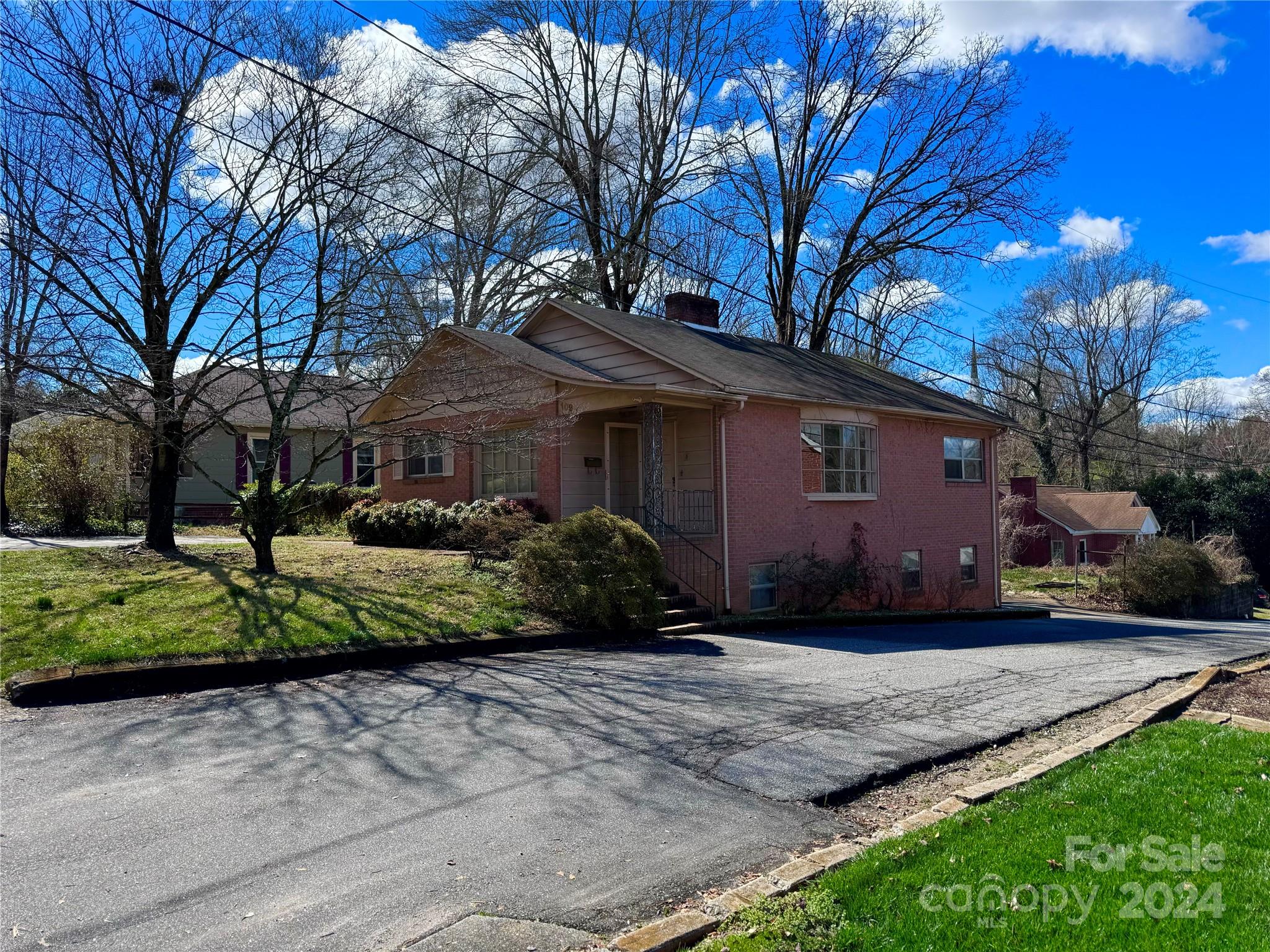 109 N Anderson Street Morganton NC 28655