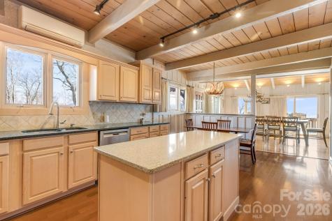 301 Highland Circle Sugar Mountain NC 28604