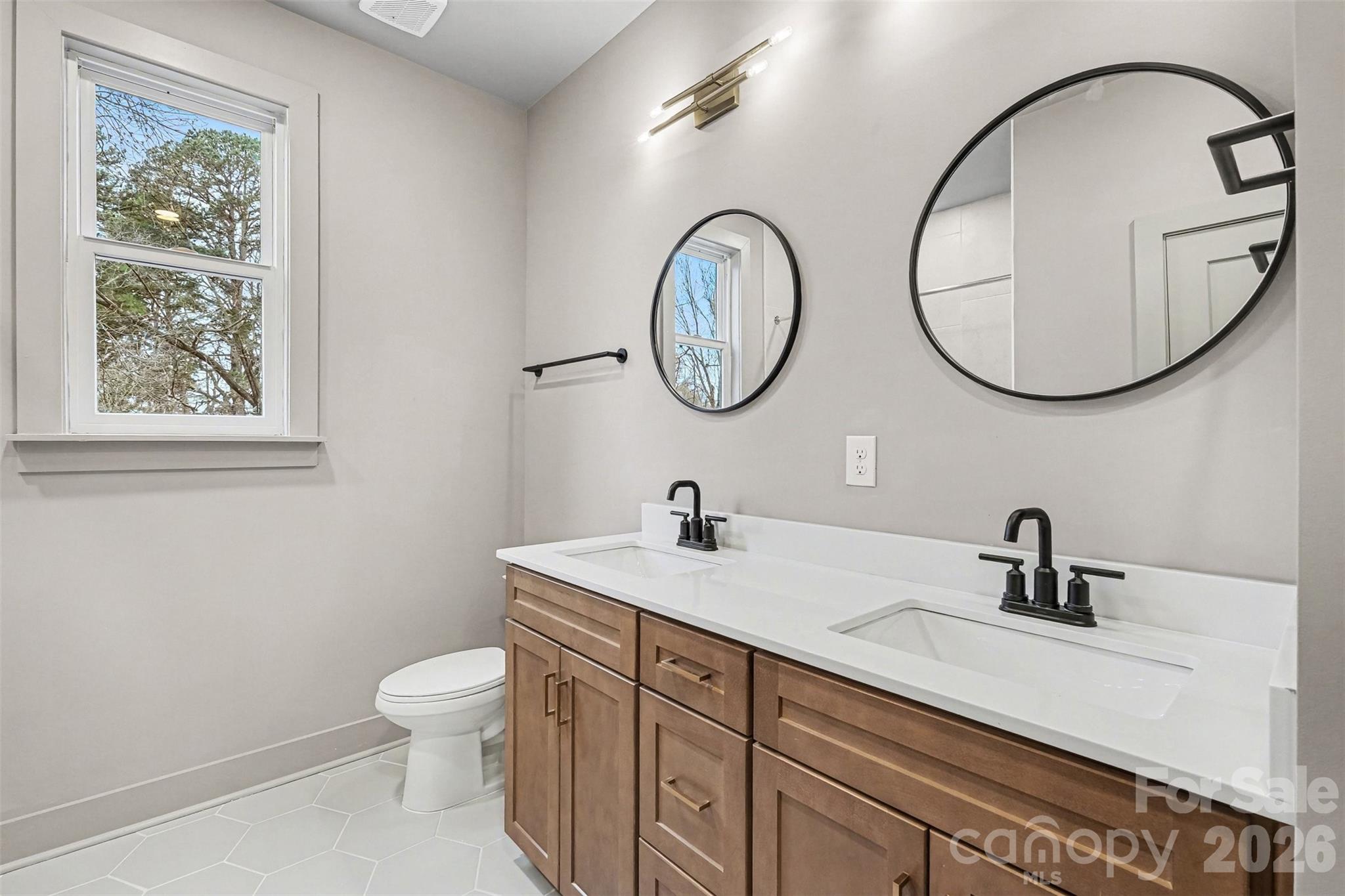 2418 Crestview Drive Charlotte NC 28216
