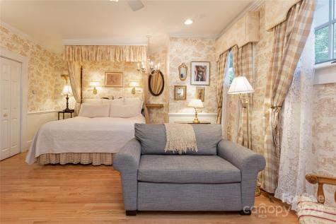 46 Cumberland Circle Asheville NC 28801