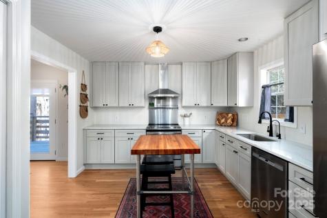 10 Peace Street Asheville NC 28806