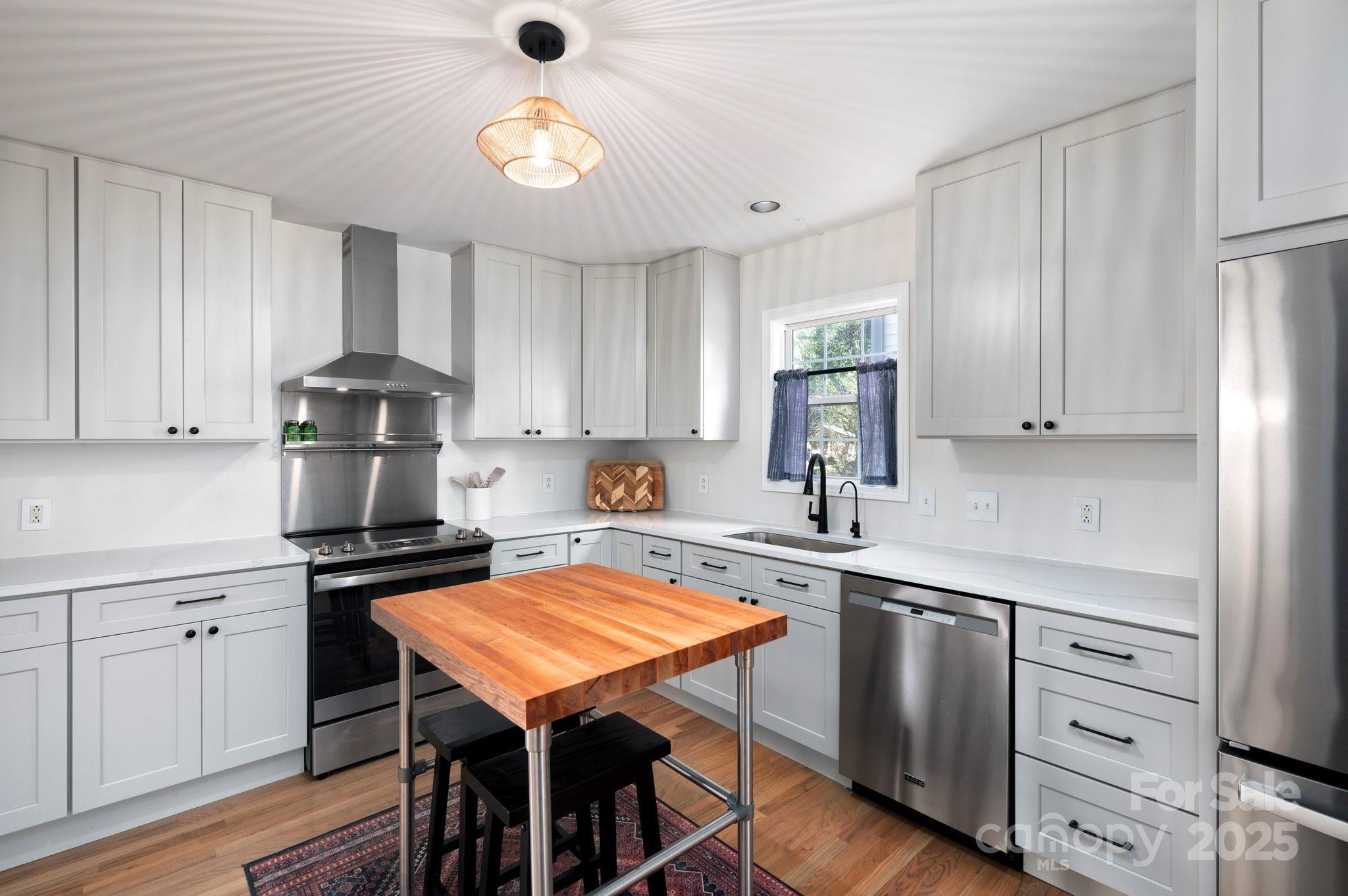 10 Peace Street Asheville NC 28806