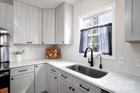 10 Peace Street Asheville NC 28806