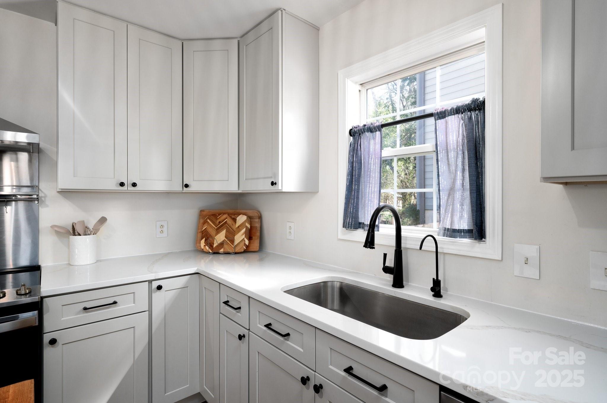 10 Peace Street Asheville NC 28806