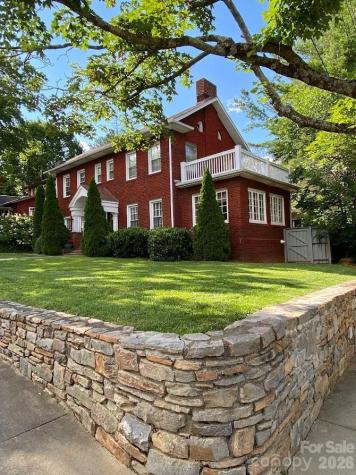 8 Colonial Place Asheville NC 28804