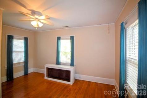 8 Colonial Place Asheville NC 28804