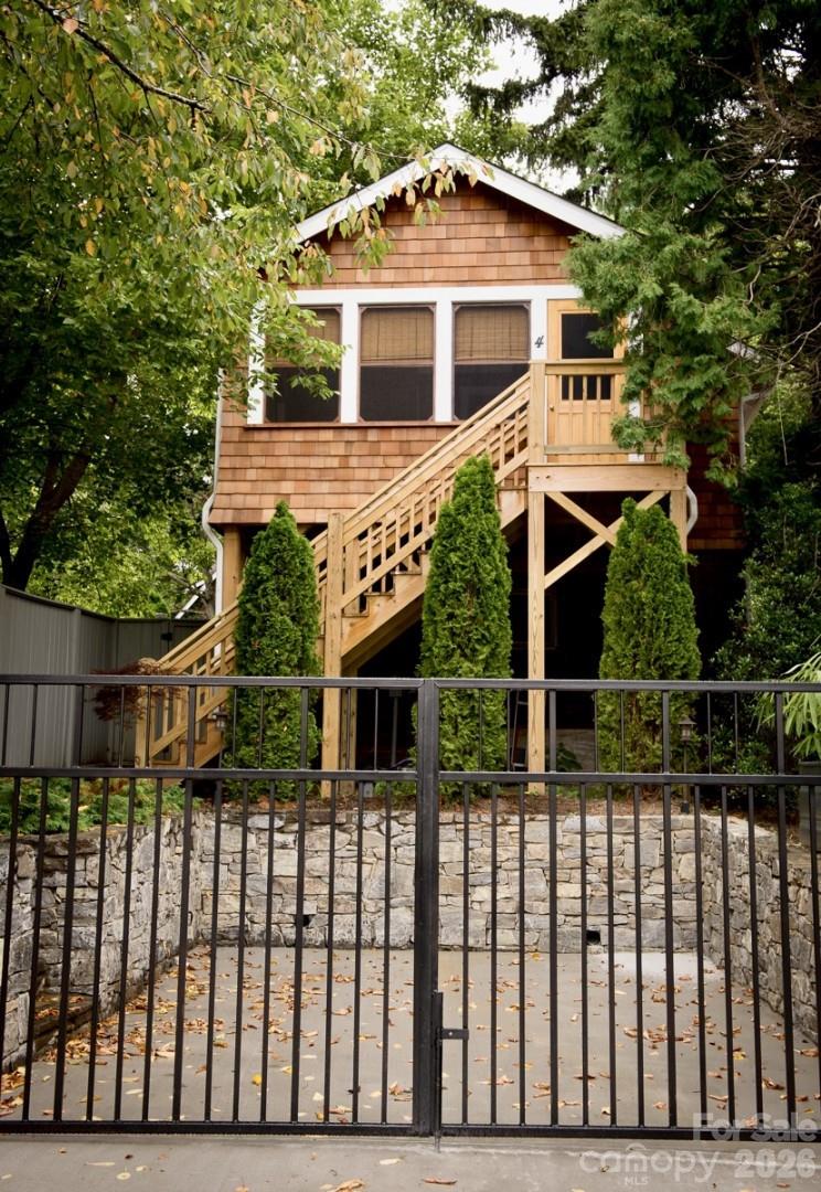 8 Colonial Place Asheville NC 28804