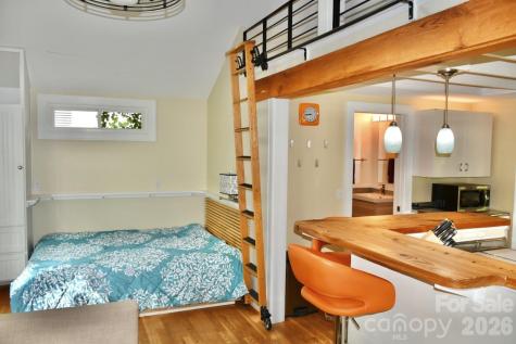 8 Colonial Place Asheville NC 28804