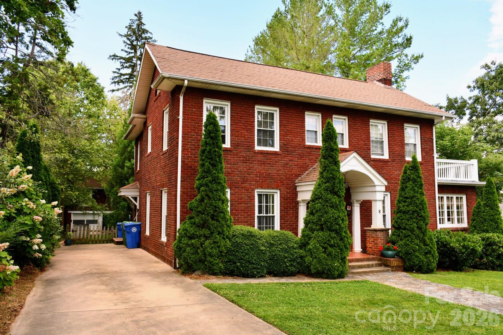 8 Colonial Place Asheville NC 28804