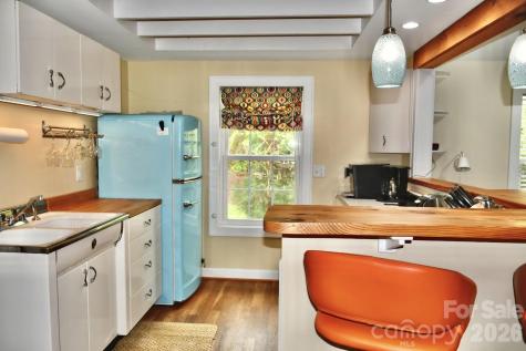 8 Colonial Place Asheville NC 28804