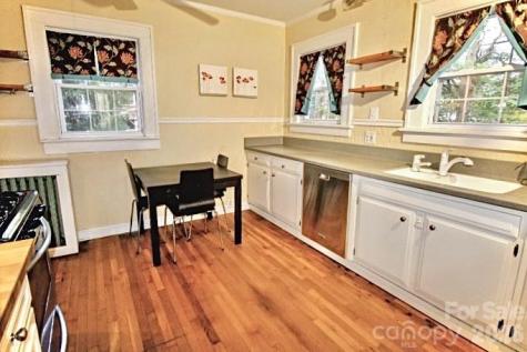 8 Colonial Place Asheville NC 28804