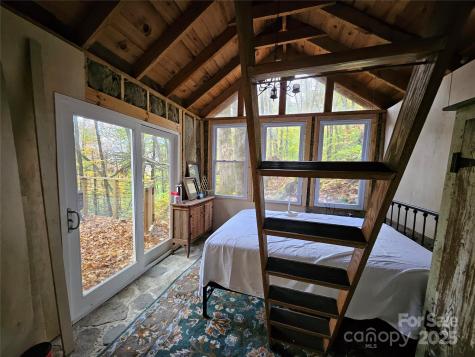 25 Hollow Log Road Burnsville NC 28714