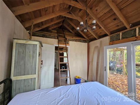 25 Hollow Log Road Burnsville NC 28714