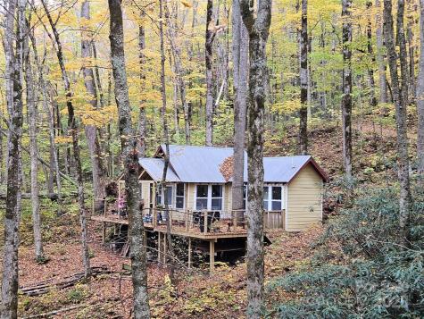 25 Hollow Log Road Burnsville NC 28714
