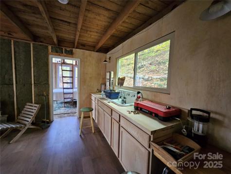 25 Hollow Log Road Burnsville NC 28714