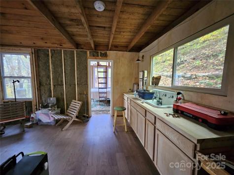 25 Hollow Log Road Burnsville NC 28714