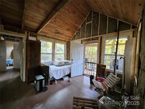 25 Hollow Log Road Burnsville NC 28714