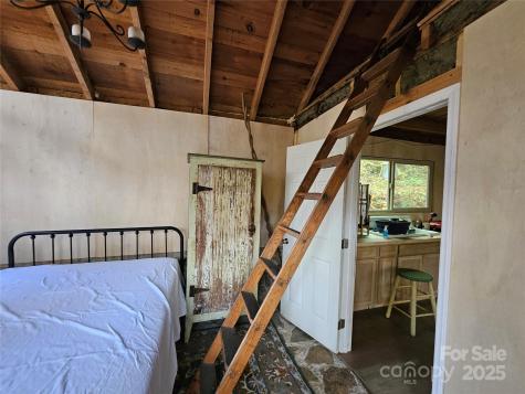 25 Hollow Log Road Burnsville NC 28714