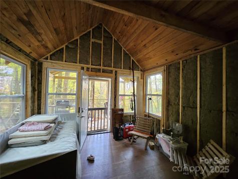 25 Hollow Log Road Burnsville NC 28714