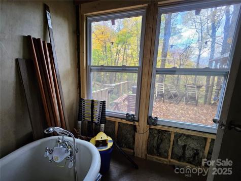 25 Hollow Log Road Burnsville NC 28714