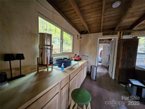 25 Hollow Log Road Burnsville NC 28714