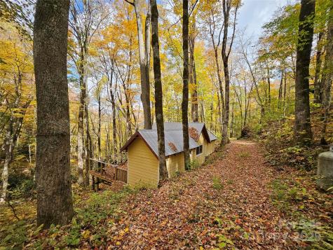 25 Hollow Log Road Burnsville NC 28714