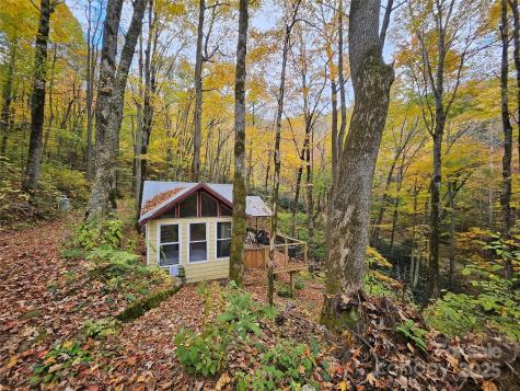25 Hollow Log Road Burnsville NC 28714