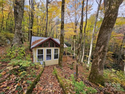 25 Hollow Log Road Burnsville NC 28714