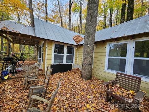 25 Hollow Log Road Burnsville NC 28714