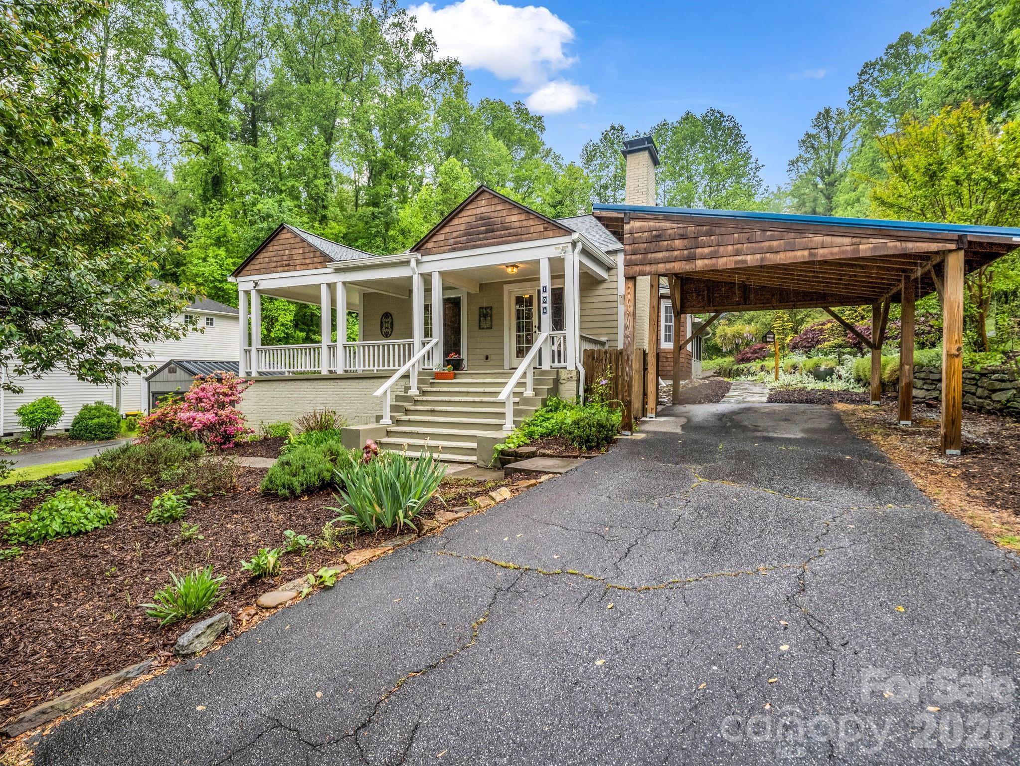 104 W Lake Avenue Hendersonville NC 28739