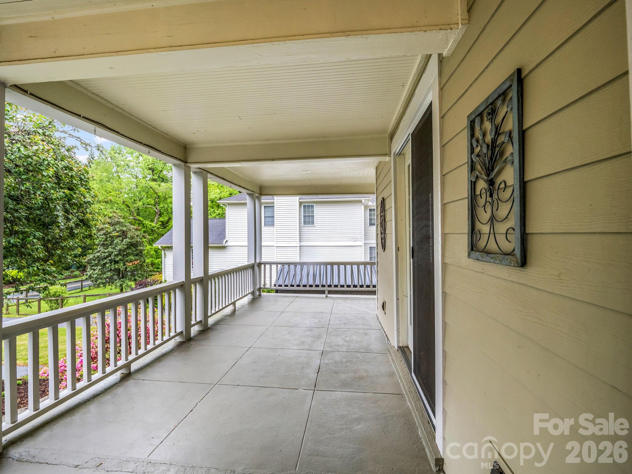 104 W Lake Avenue Hendersonville NC 28739