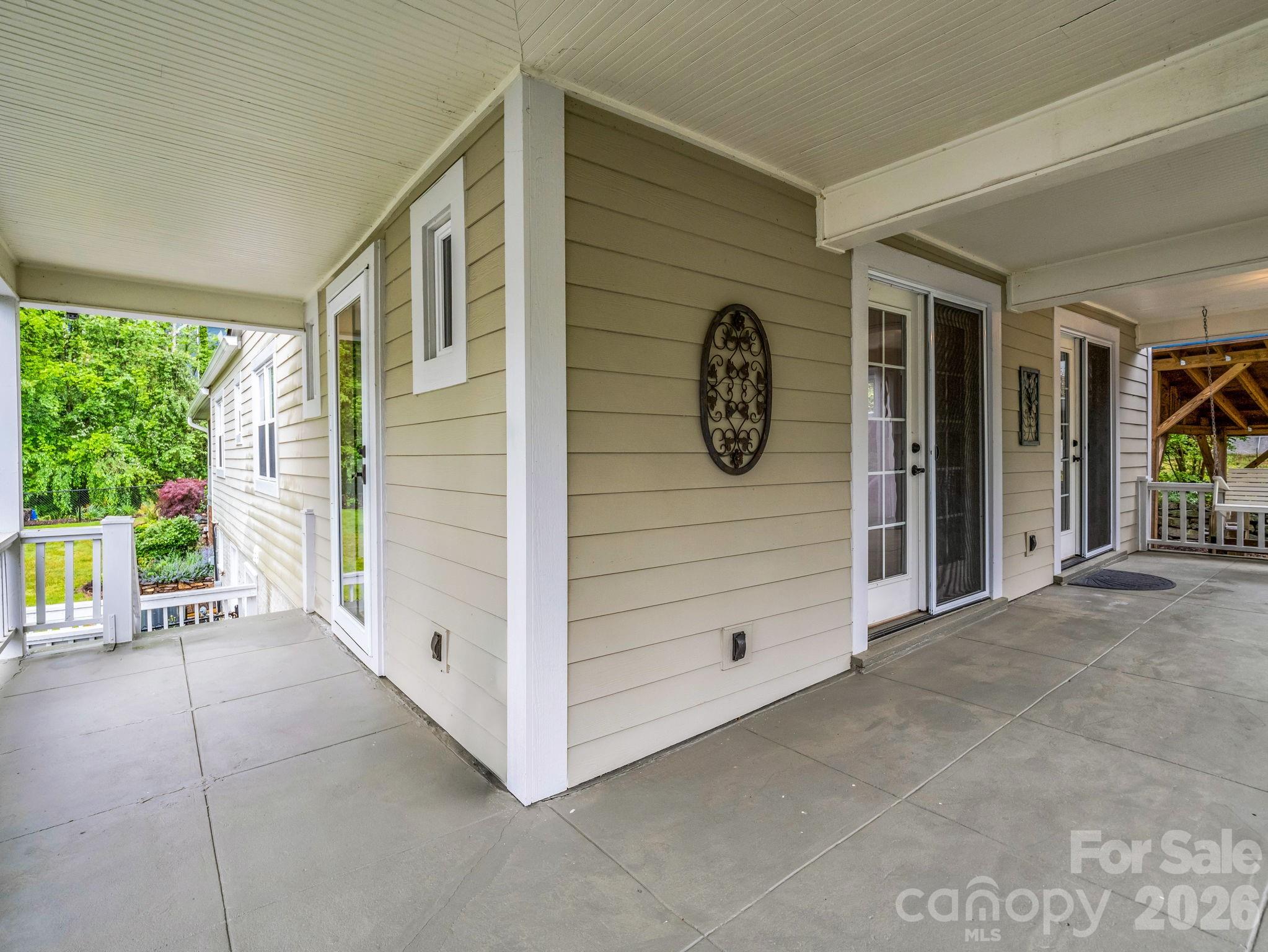 104 W Lake Avenue Hendersonville NC 28739