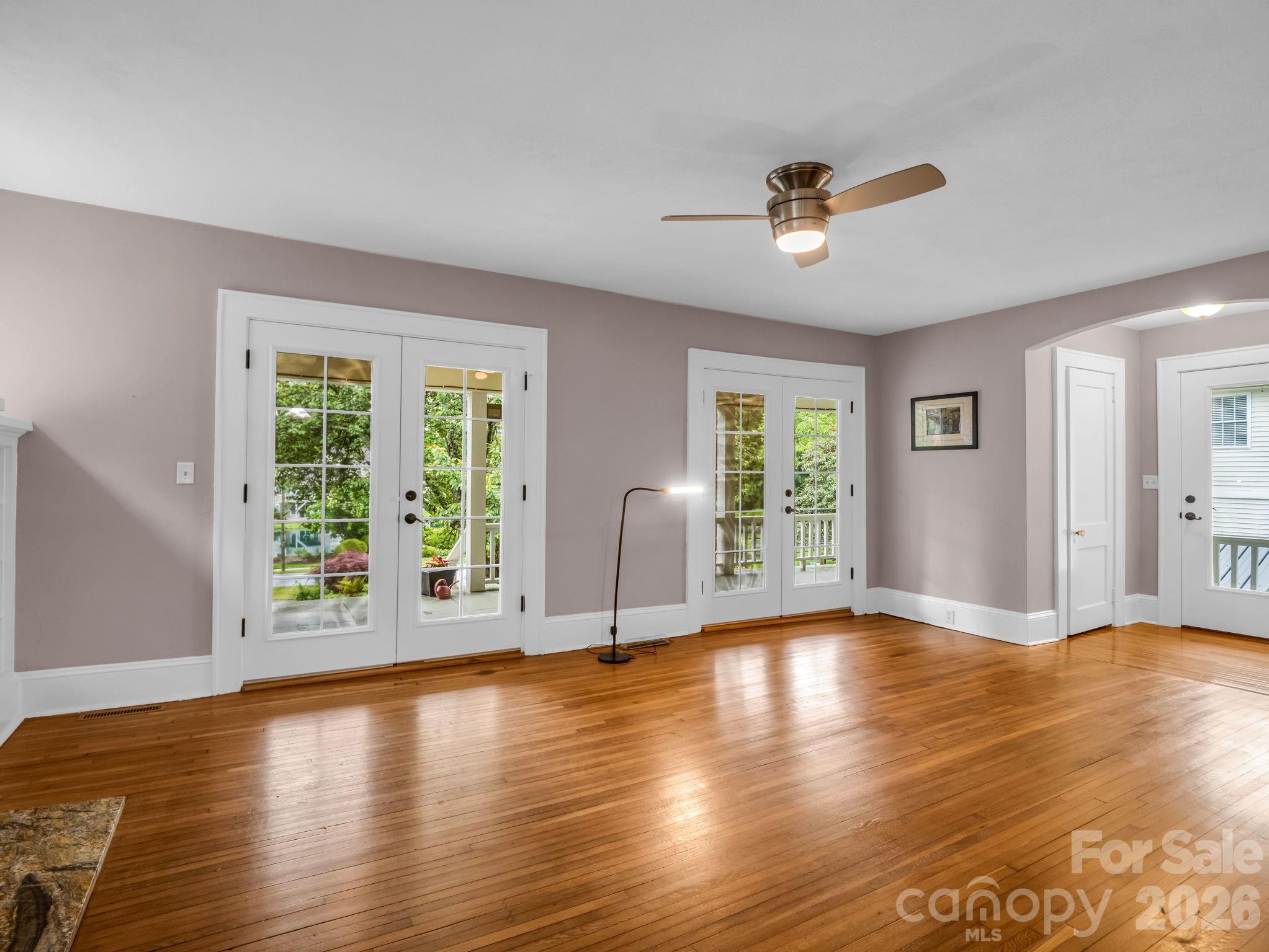104 W Lake Avenue Hendersonville NC 28739