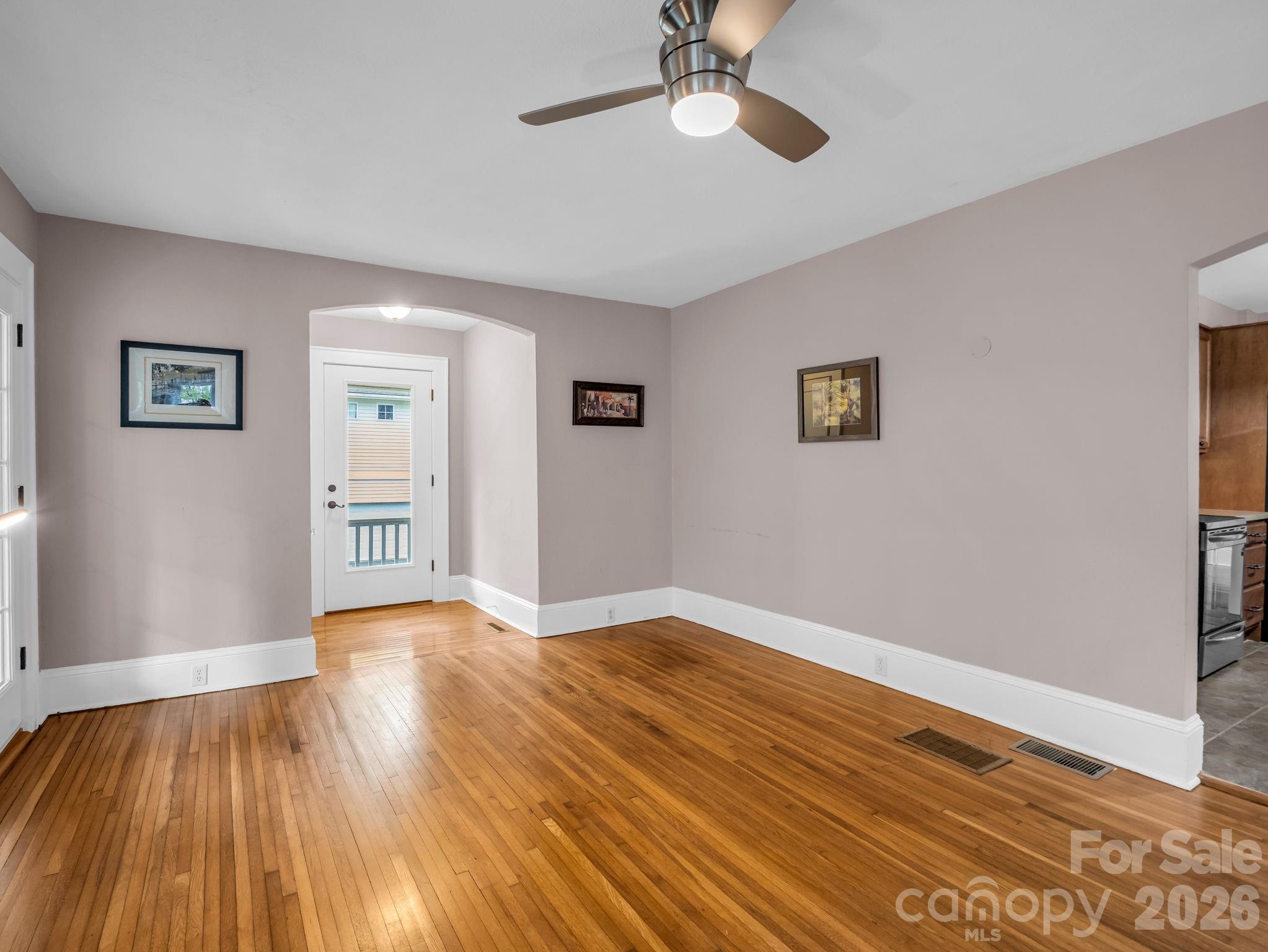 104 W Lake Avenue Hendersonville NC 28739