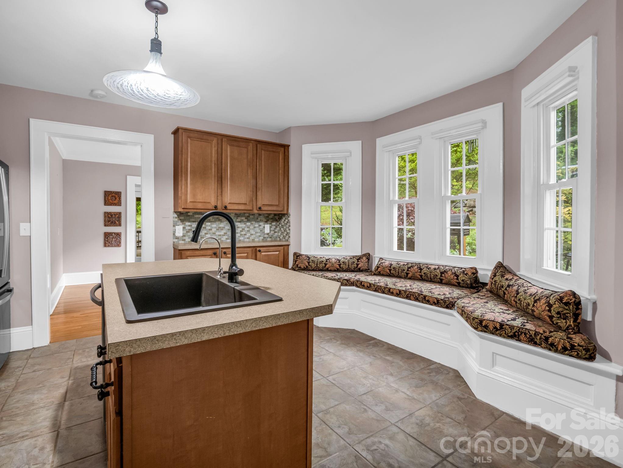 104 W Lake Avenue Hendersonville NC 28739