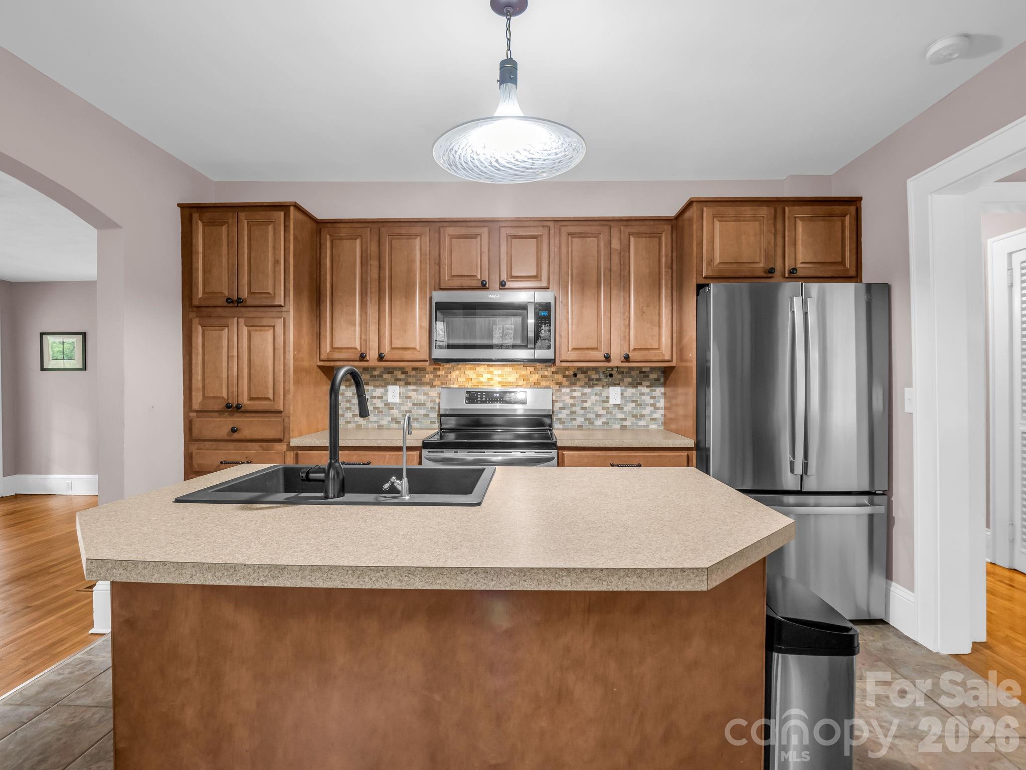 104 W Lake Avenue Hendersonville NC 28739