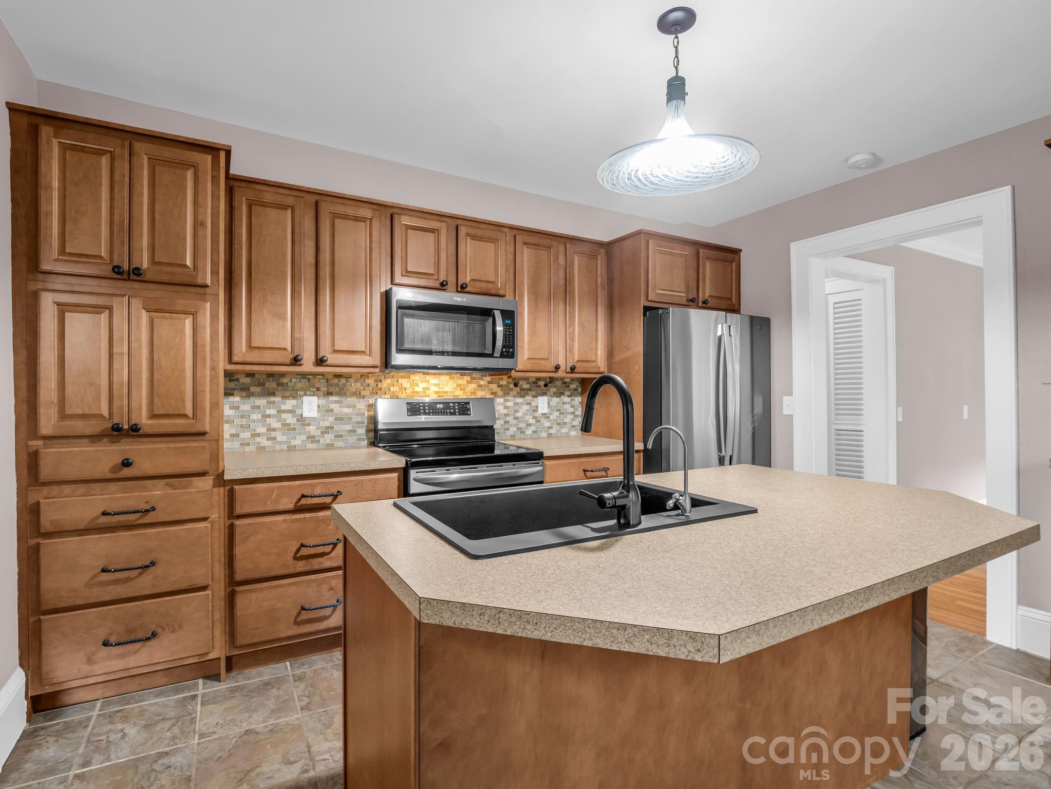 104 W Lake Avenue Hendersonville NC 28739