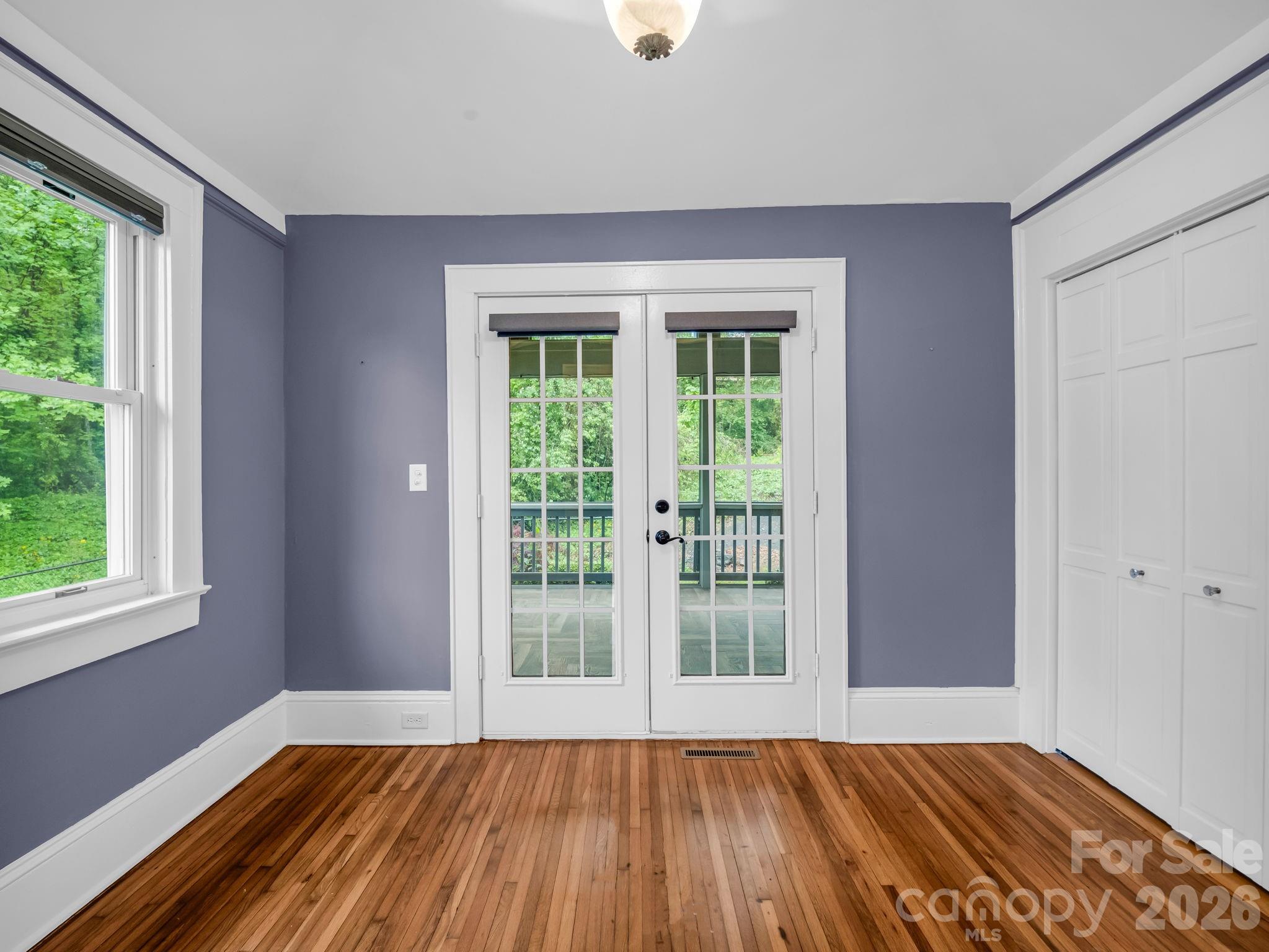 104 W Lake Avenue Hendersonville NC 28739