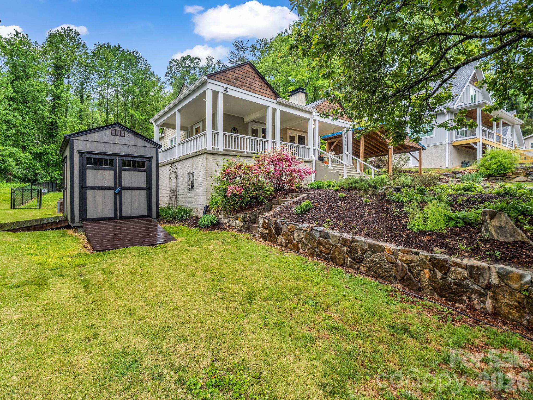 104 W Lake Avenue Hendersonville NC 28739