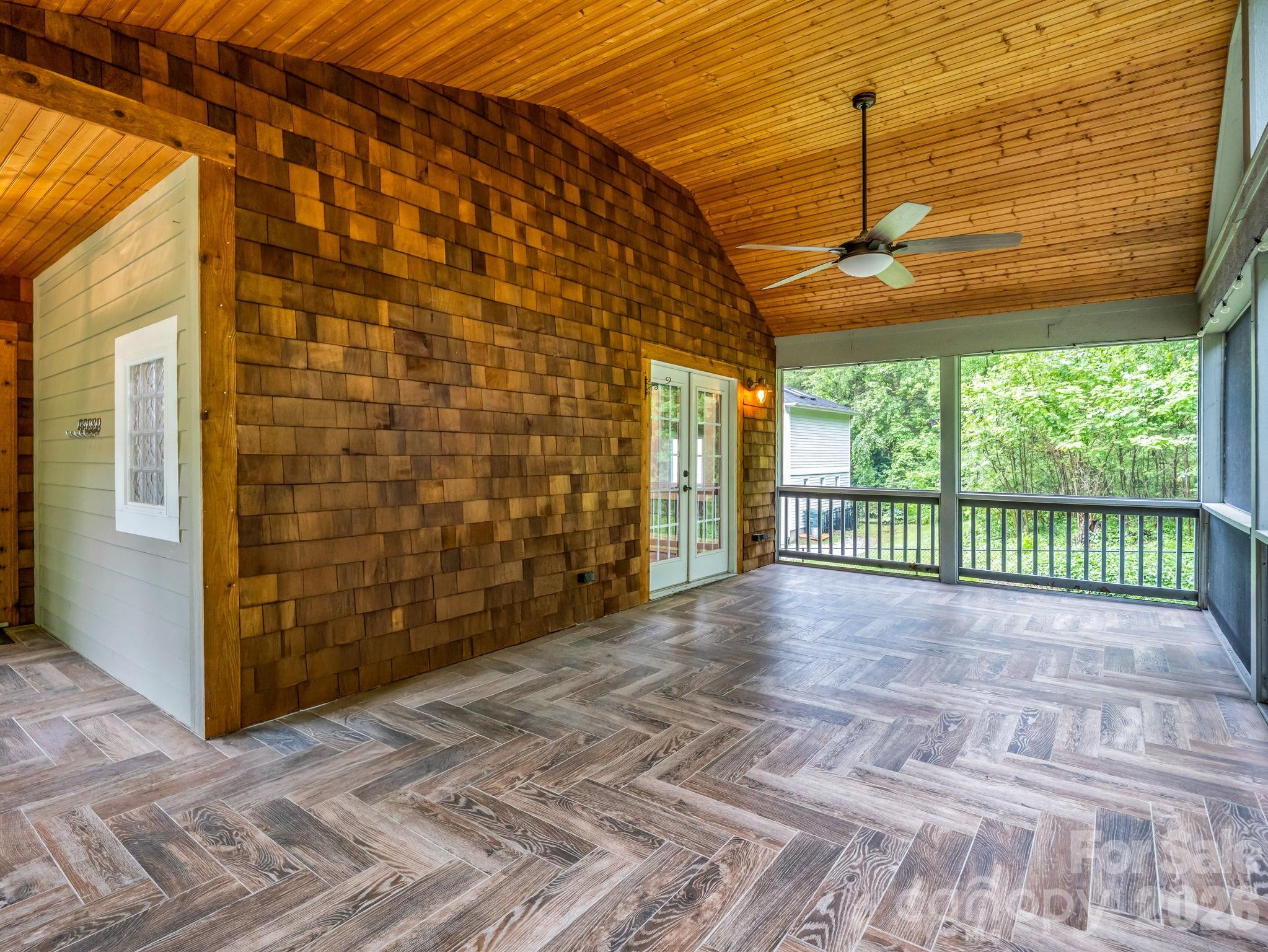 104 W Lake Avenue Hendersonville NC 28739