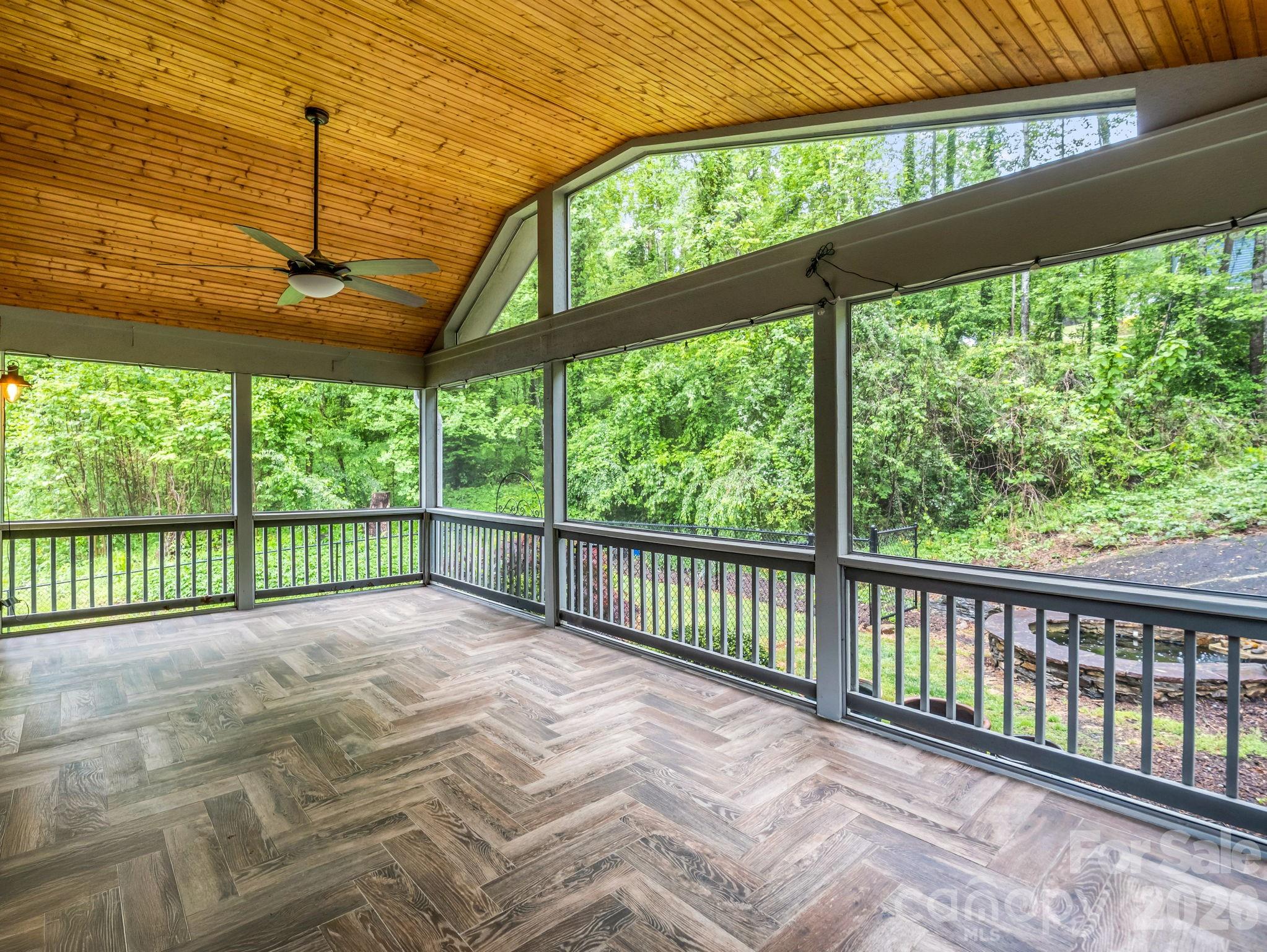 104 W Lake Avenue Hendersonville NC 28739