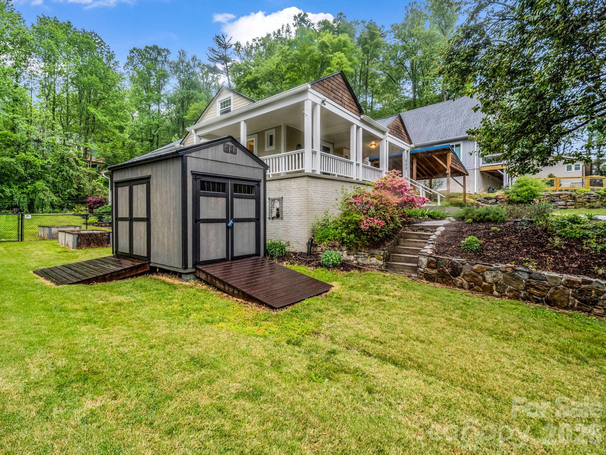 104 W Lake Avenue Hendersonville NC 28739