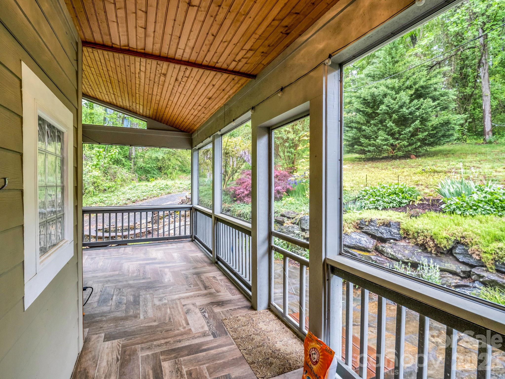 104 W Lake Avenue Hendersonville NC 28739