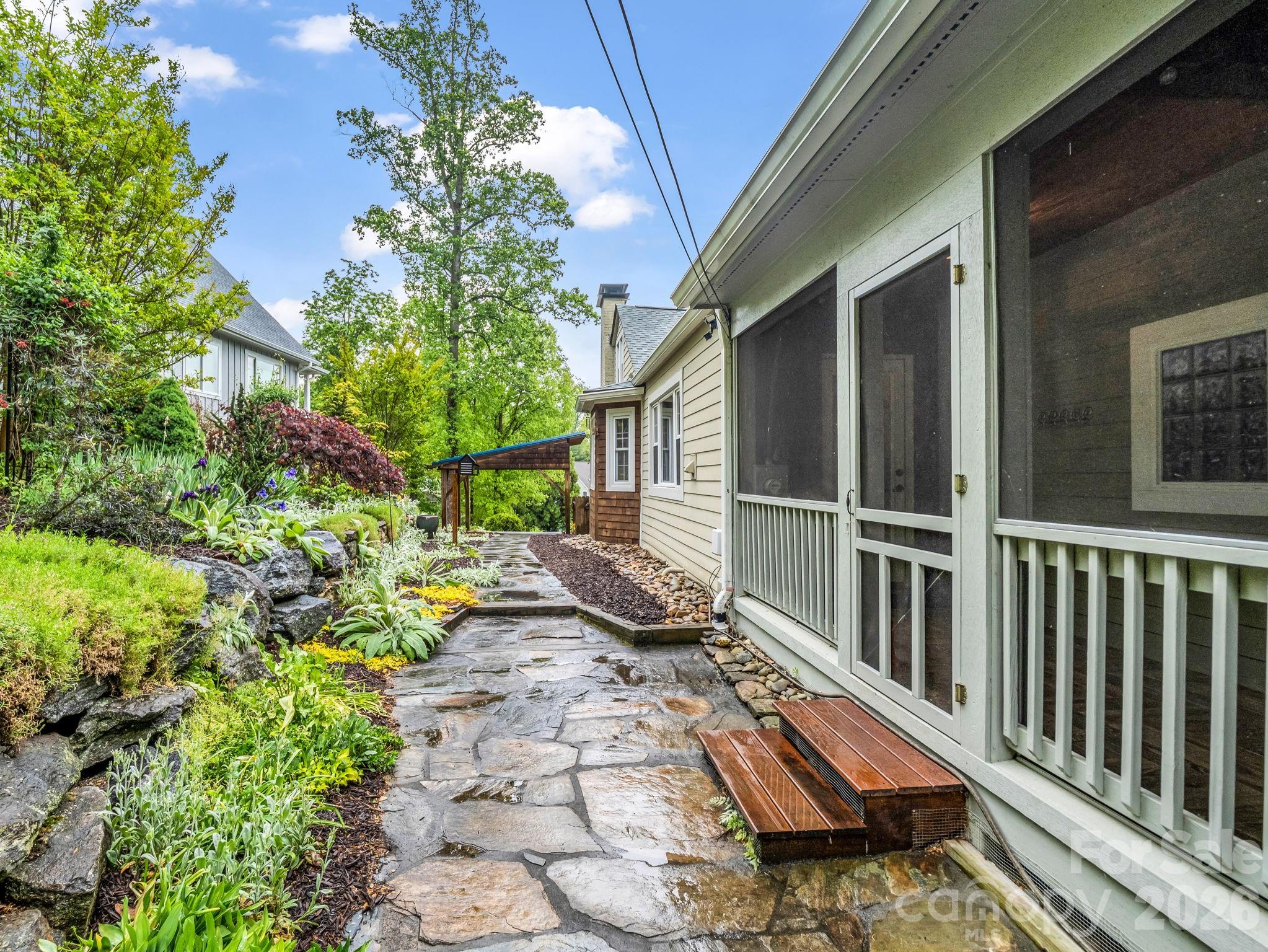 104 W Lake Avenue Hendersonville NC 28739