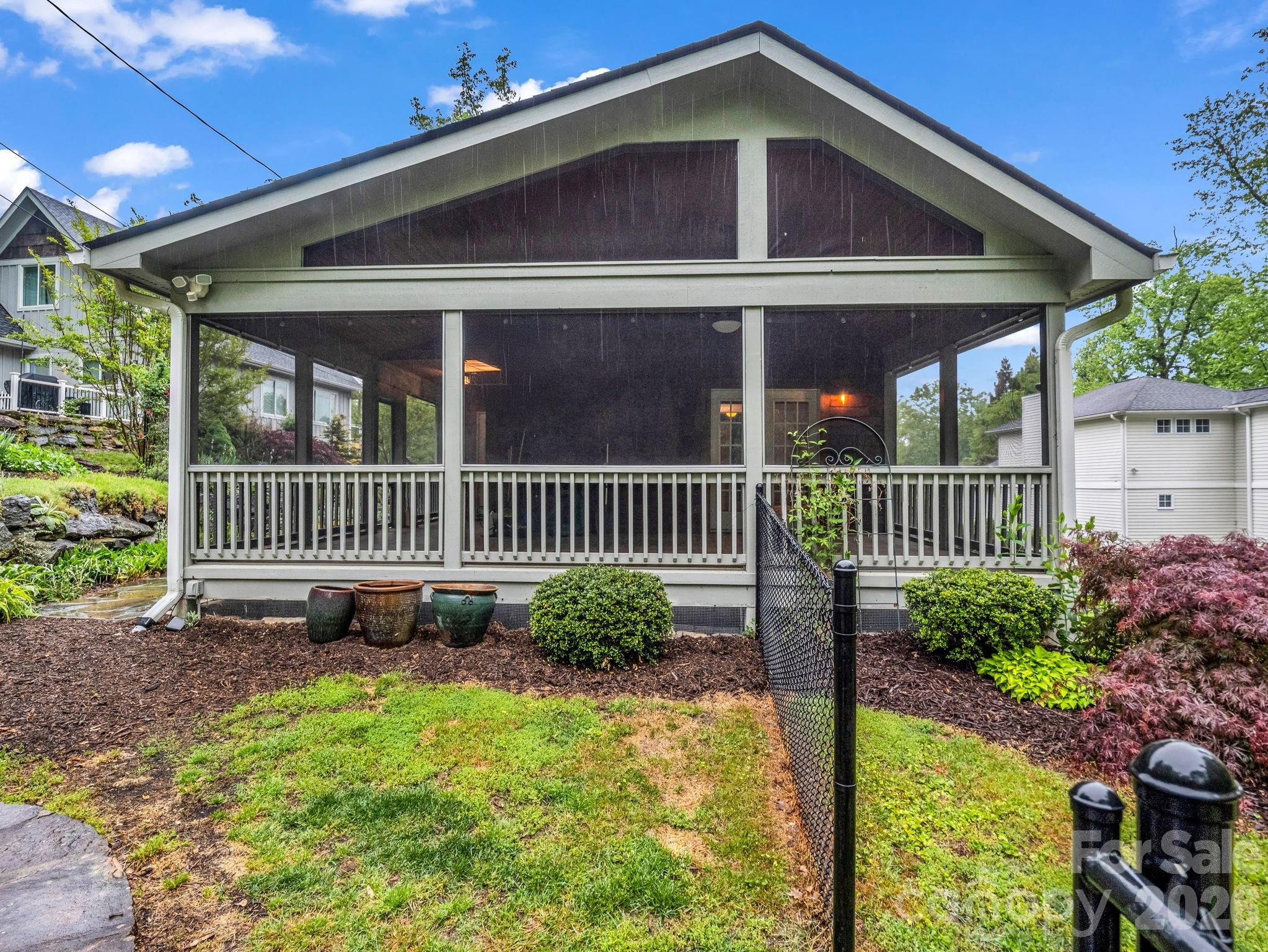 104 W Lake Avenue Hendersonville NC 28739