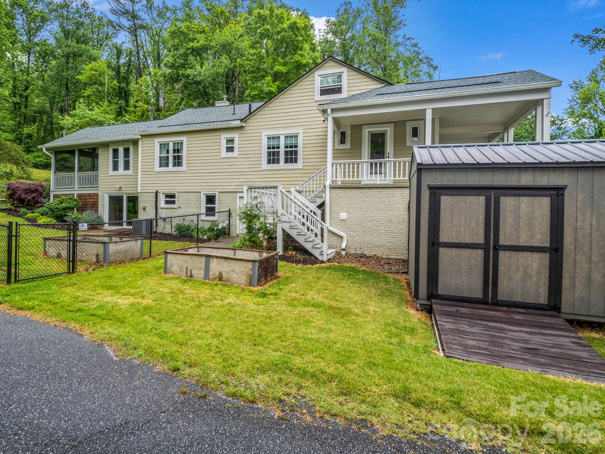 104 W Lake Avenue Hendersonville NC 28739