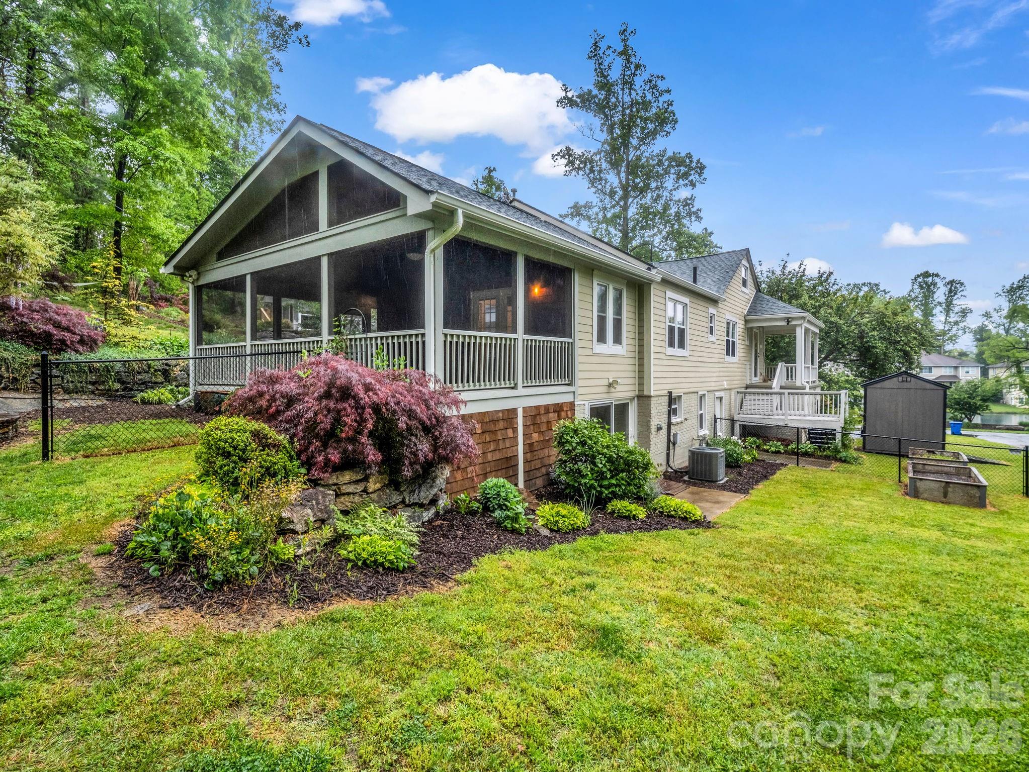 104 W Lake Avenue Hendersonville NC 28739
